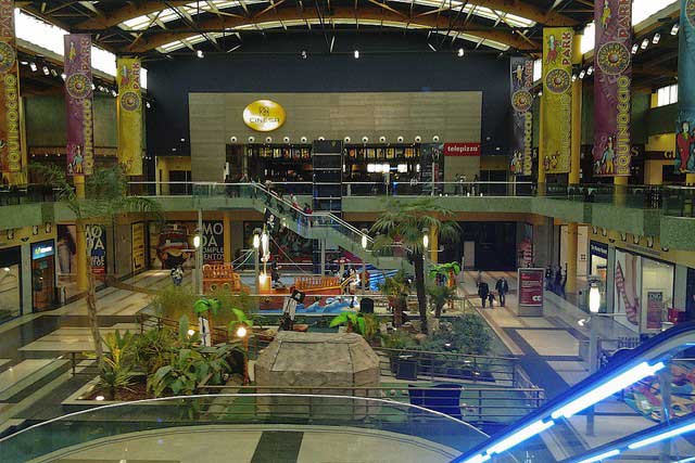 Centro Commercial Century Plaza