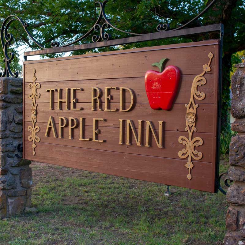 Red Apple Inn & Country Club