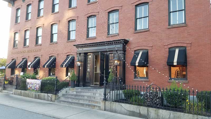 Cobblestones Restaurant and Bar