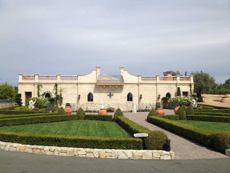 The 14 Best Wineries in Napa, According to Wine Experts - The Tourist Checklist