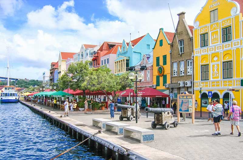 Enjoy the quaint beauty of Curacao with Traveleeze Travel Agency