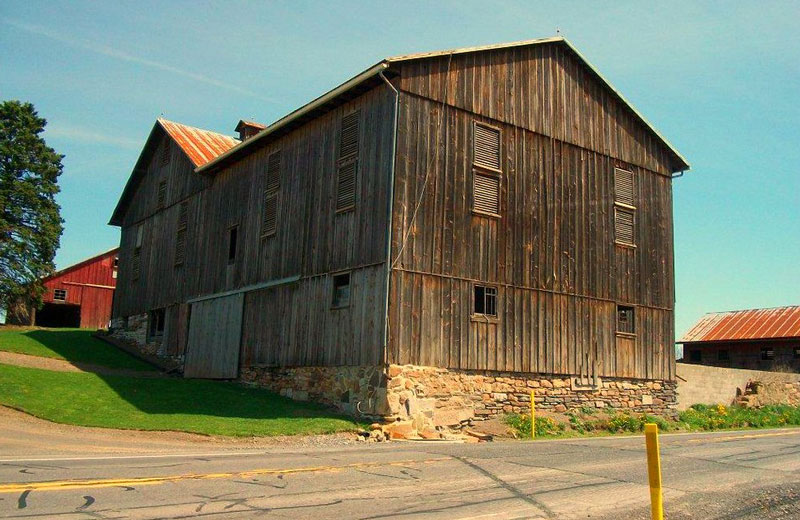 The Barn at Creek’s Bend Event Venue