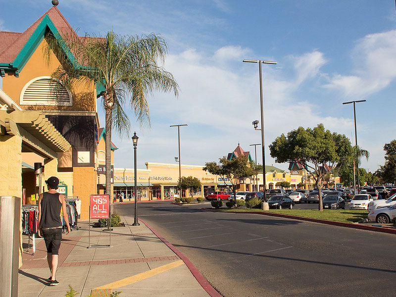 Tulare Outlets